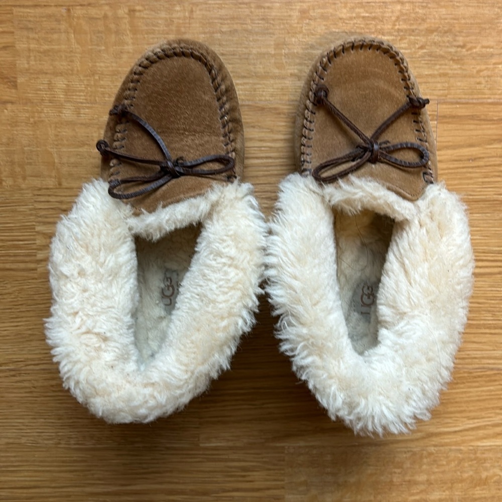 UGG Alana Slippers -Brown Size 5. Faux Fur around the ankle